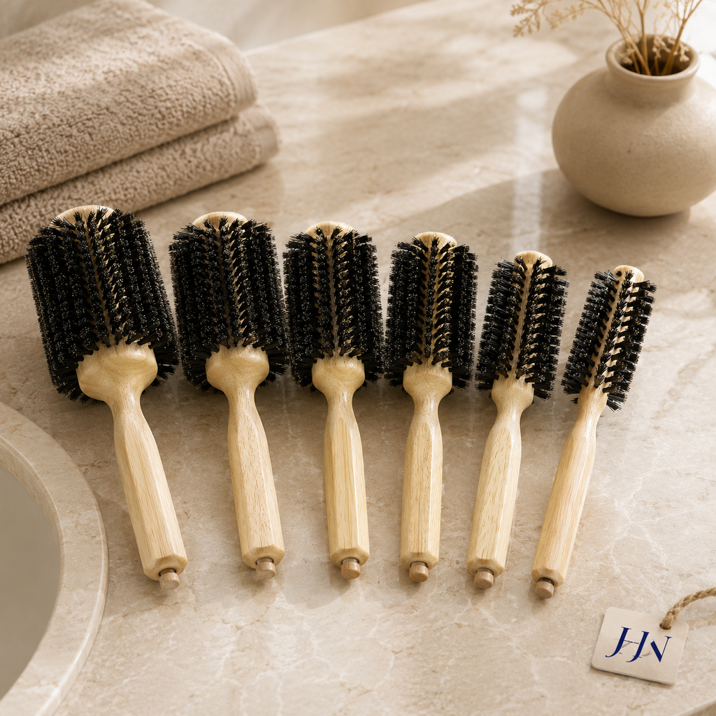 Escova Redonda Profissional Boar Brush com Cabo de Madeira – Finalização de Salão