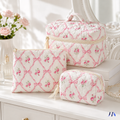 Nécessaire Matelassê Floral com Laços – Bolsa Organizadora Feminina