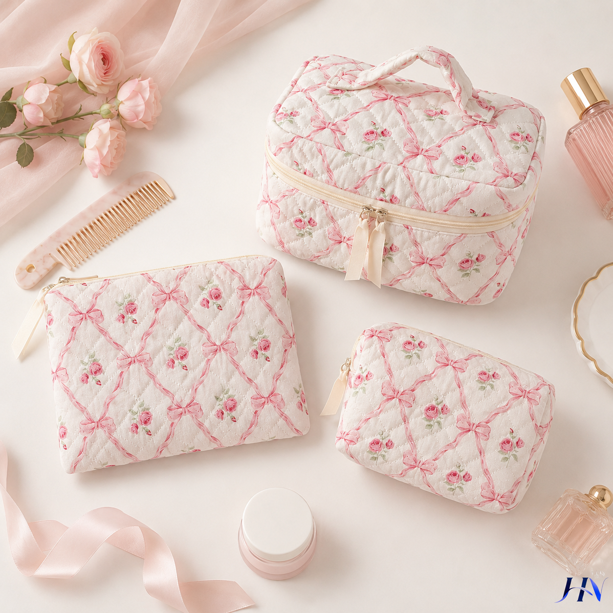Nécessaire Matelassê Floral com Laços – Bolsa Organizadora Feminina