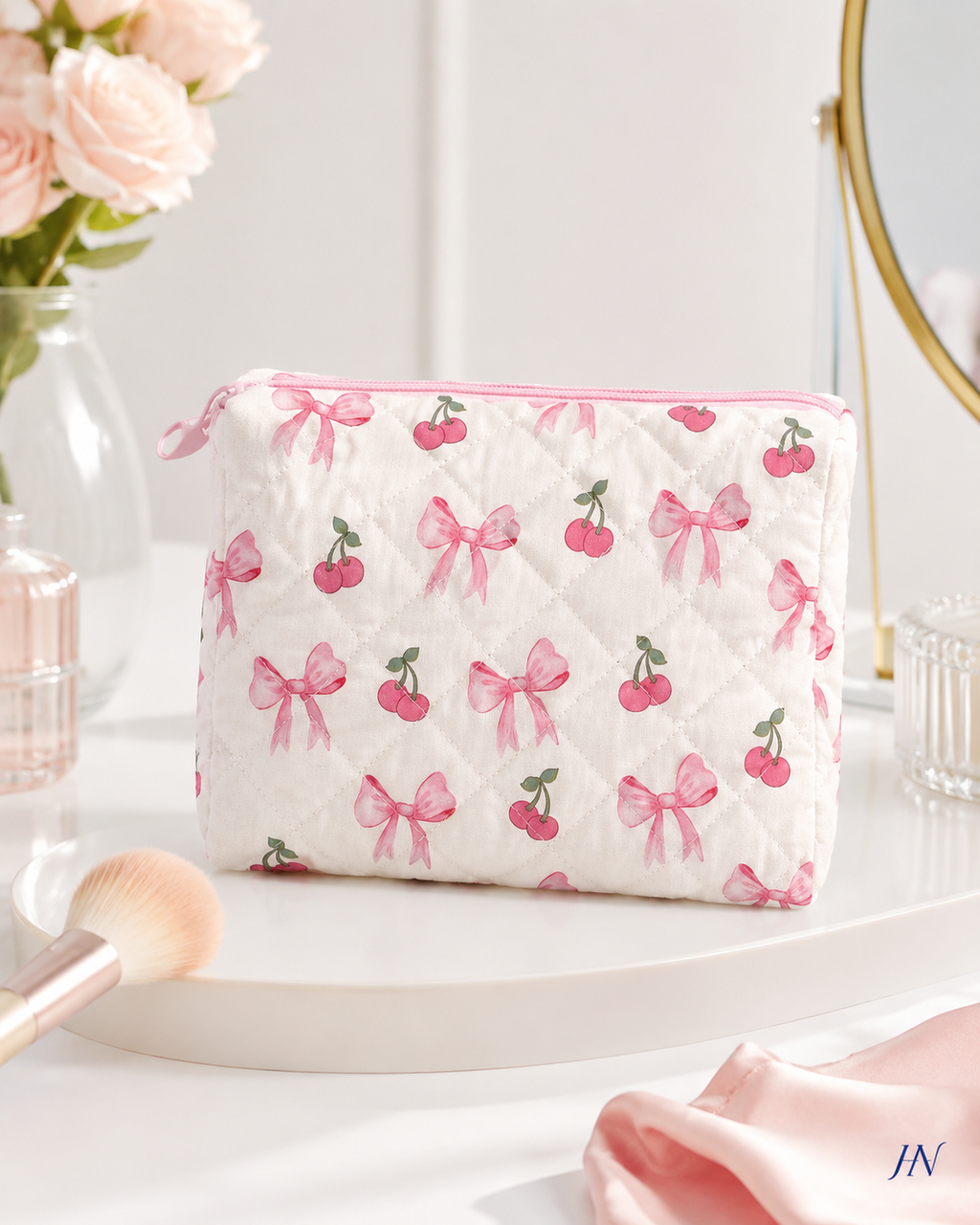 Nécessaire Premium Matelassê Cherry Bow – Bolsa Organizadora Feminina com Zíper