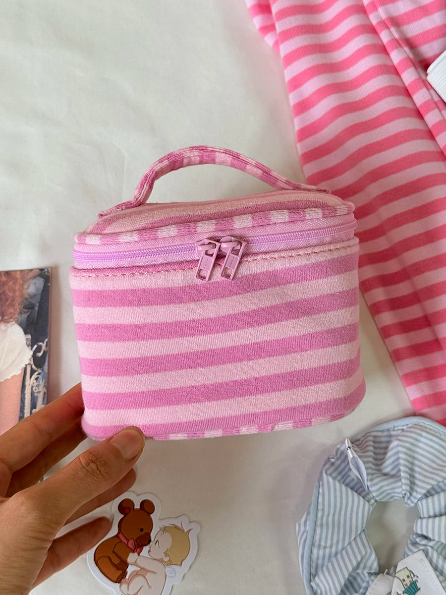 Nécessaire Premium Pink Stripe com Espelho – Bolsa Organizadora Flip-Top para Maquiagem e Viagem